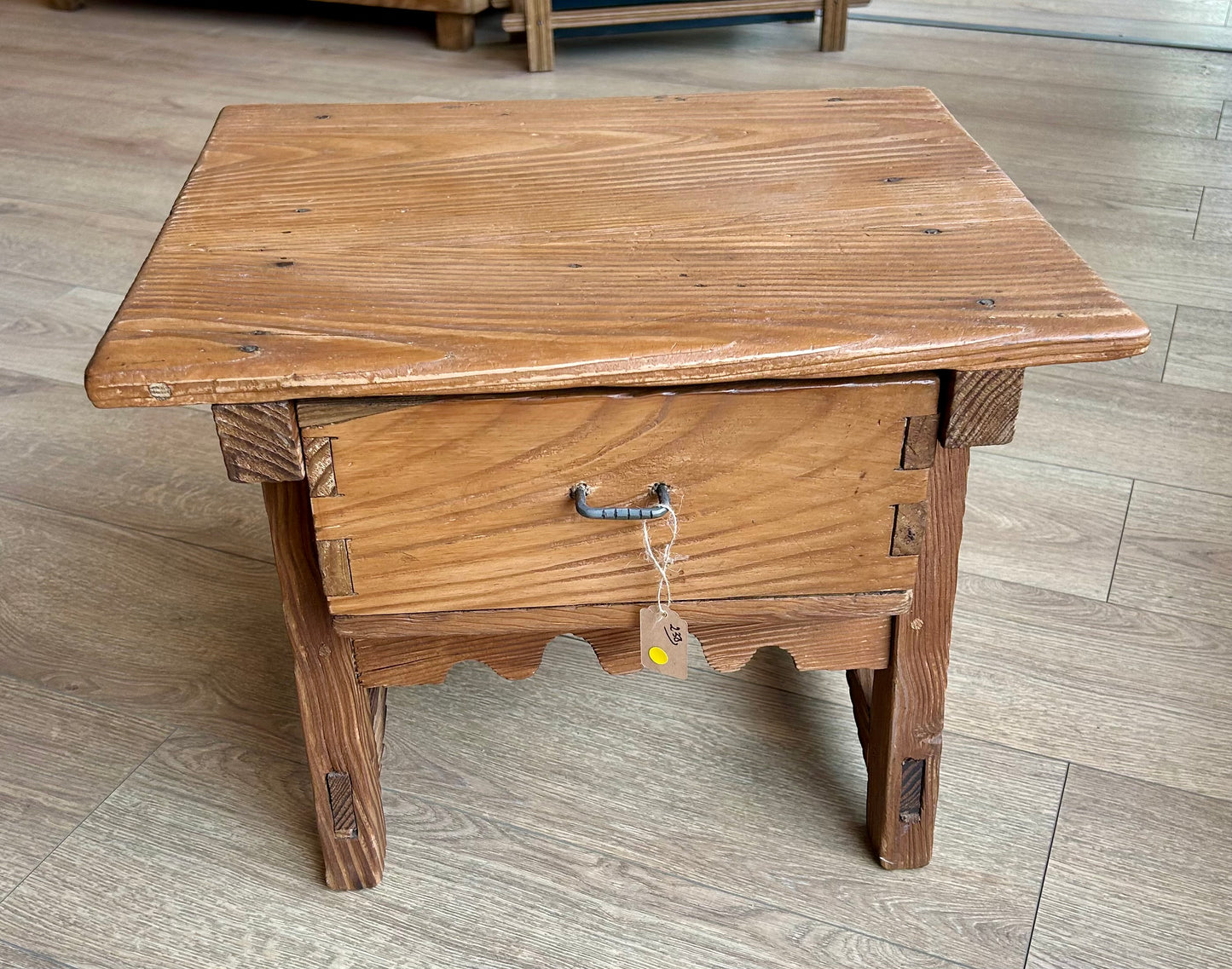 Table d’appoint (238)